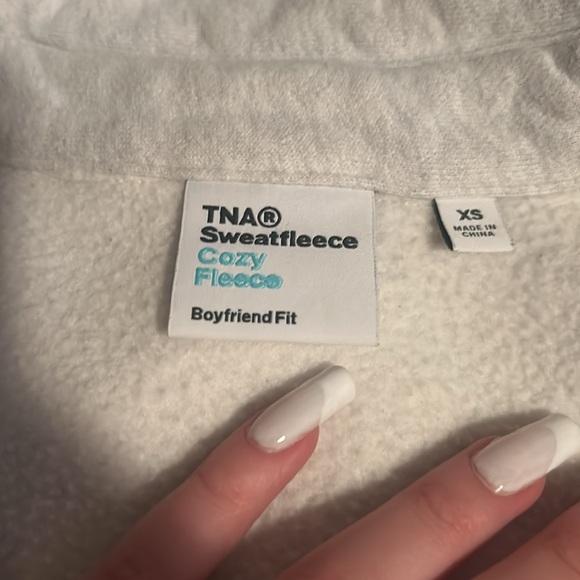 Aritzia TNA Sweatfleece, cozy fleece, boyfriend fit, in size xs,slight wear - Picture 4 of 5